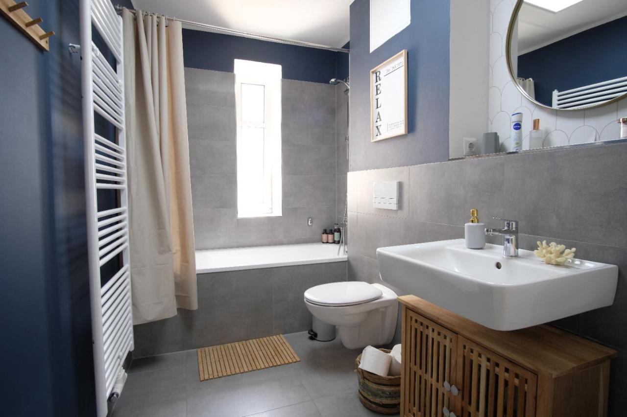 Appartement 4-room Luxury - Close To Station, Free Parking, Kitchen