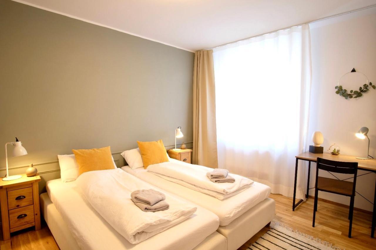 Appartement 4-room Luxury - Close To Station, Free Parking, Kitchen
