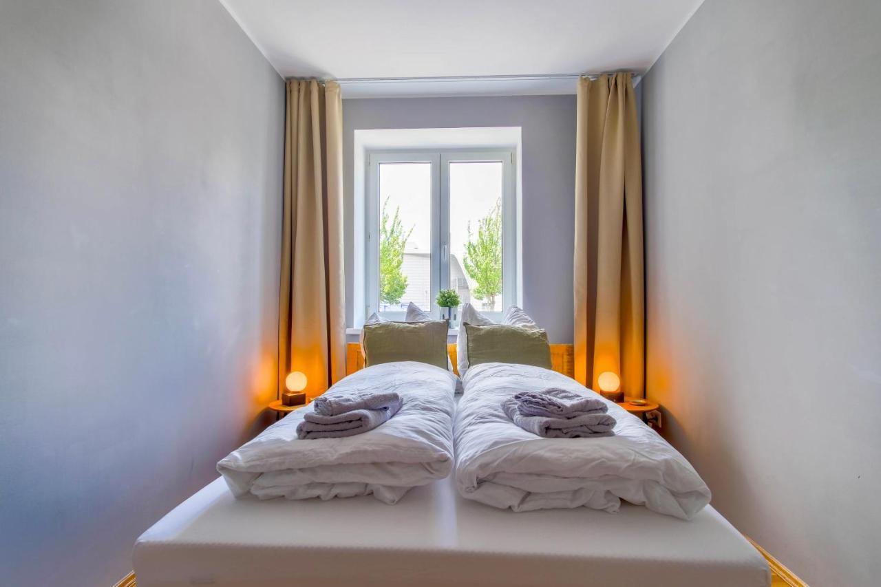 Appartement 4-room Luxury - Close To Station, Free Parking, Kitchen *