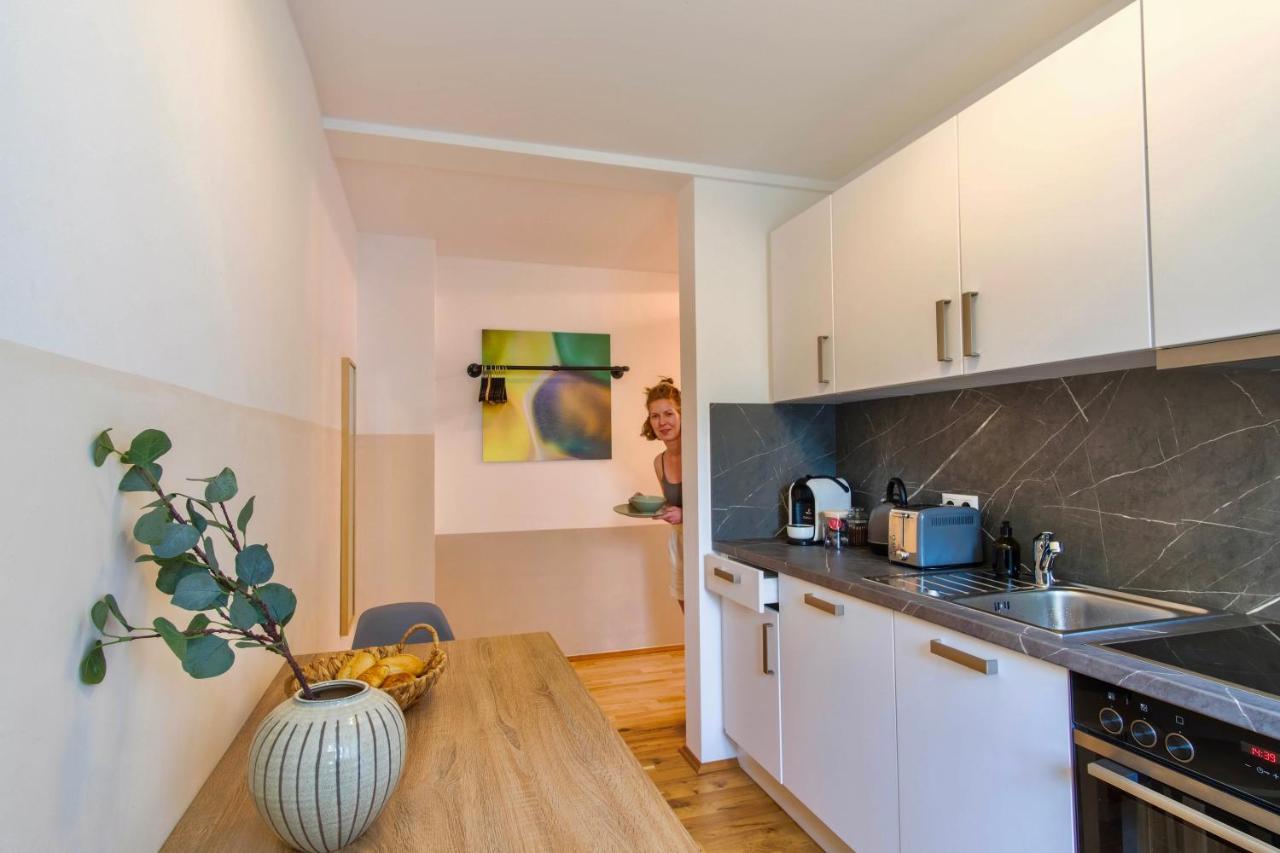 4-room Luxury - Close To Station, Free Parking, Kitchen Appartement