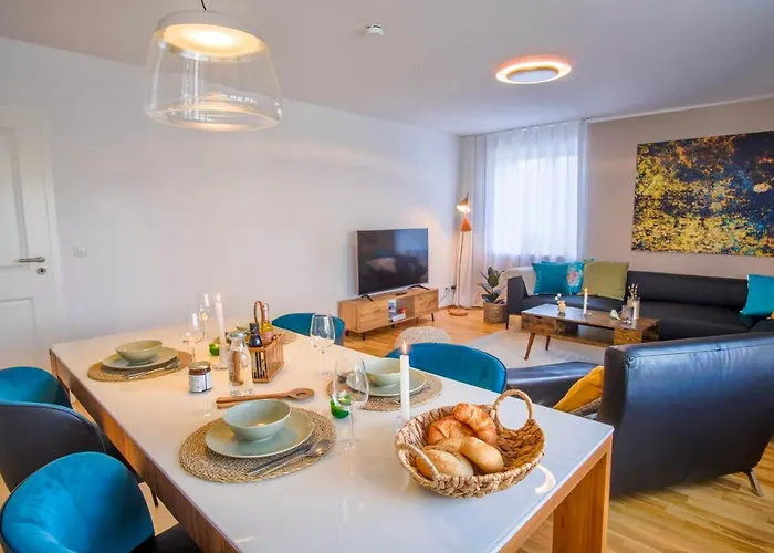4-Room Luxury Apartment - Close To Central Station, Free Parking, Kitchen