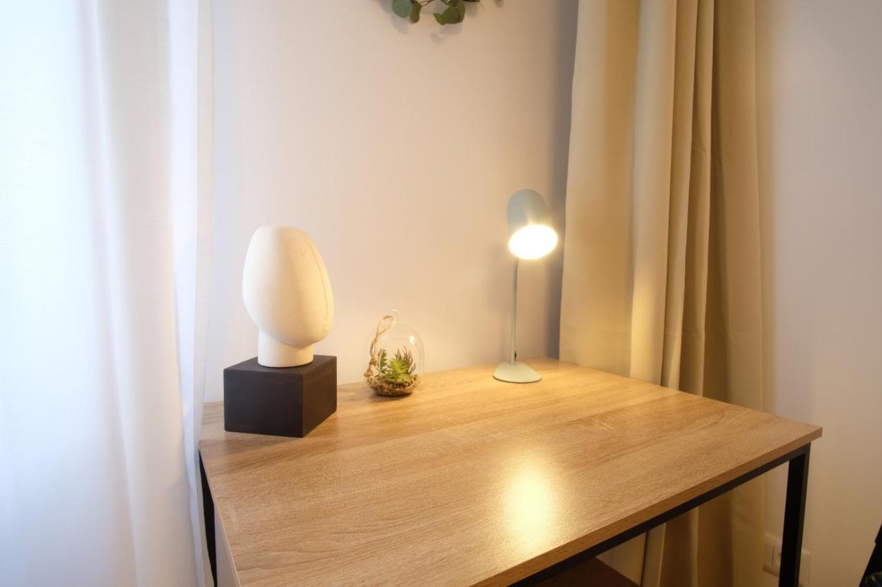 4-room Luxury - Close To Station, Free Parking, Kitchen Apartment